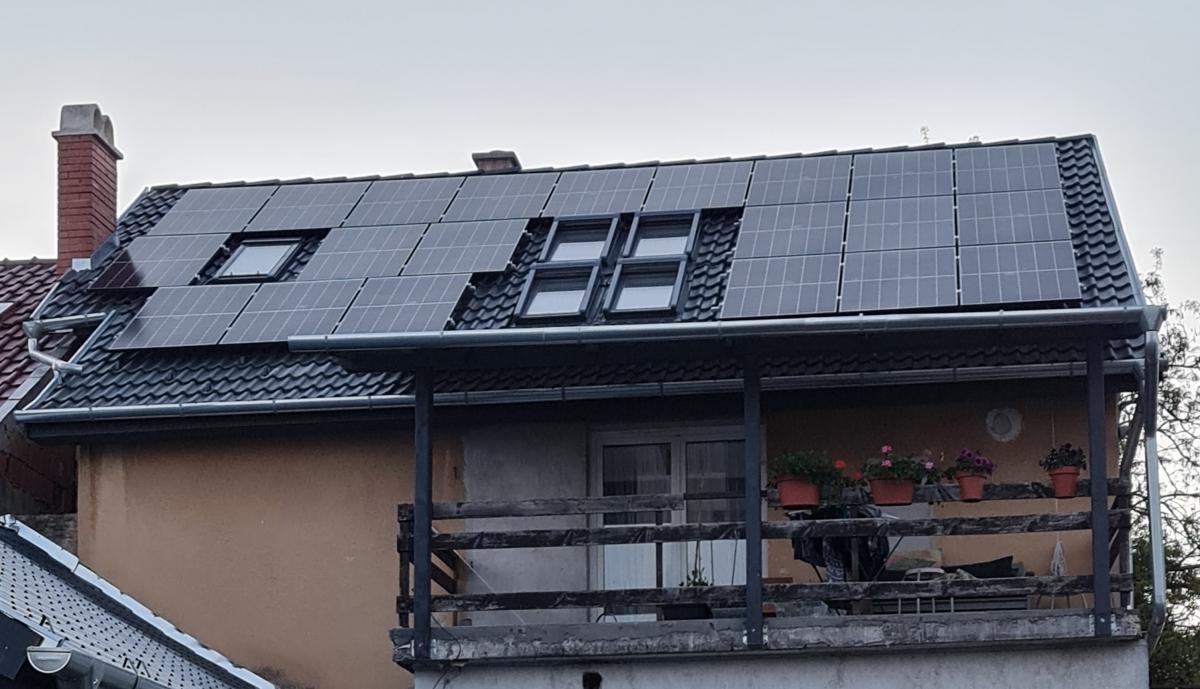 Panelenként optimalizált Solaredge rendszer. 21 db. 370 W-os Bauer panel