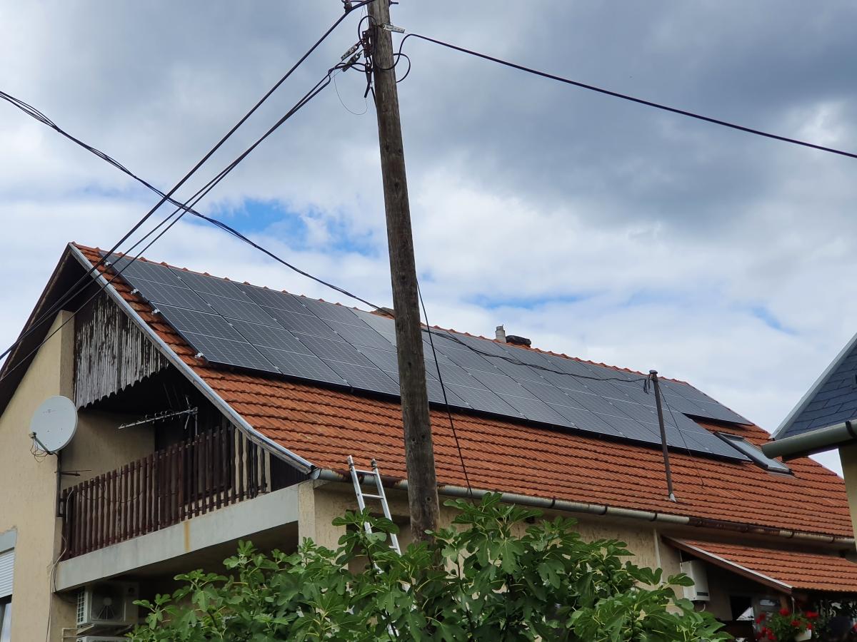 Panelenként optimalizált Solaredge rendszer. 22 db. 370 W-os Bauer panel
